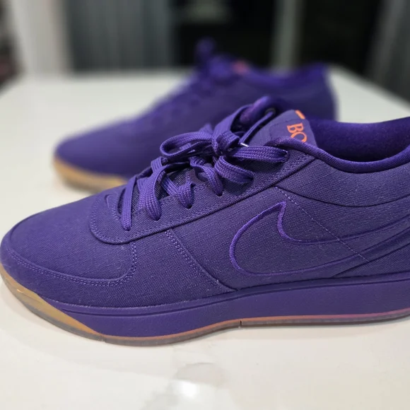 Nike Book Shoes - Picture 1 of 5